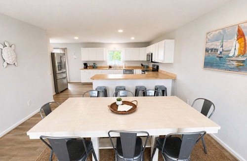 Chesapeake Beach House | Water Views Walk to Private Beach 2 King Beds Sleeps 8
