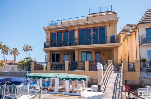 West Newport Villa | Waterfront 3 bd 2ba with amazing bay and beach views. Beach access and walkable
