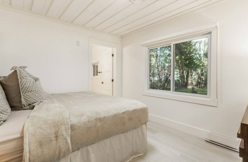Collingwood Cottage | Waterfront All-Seasons Cottage, 15 min to Blue Mountain, Sleeps 10!