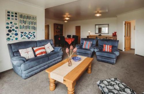 Fitzroy Apartment | Waterfront Apartment in Fitzroy
