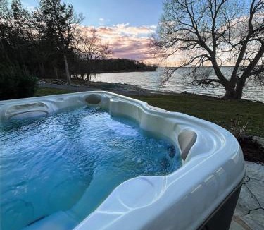 Rossmore House | Waterfront Boutique Accommodation in PEC - Suite 3
