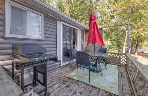 Algonquin Highlands Cabin | Waterfront Night Owl Cottage on Halls Lake