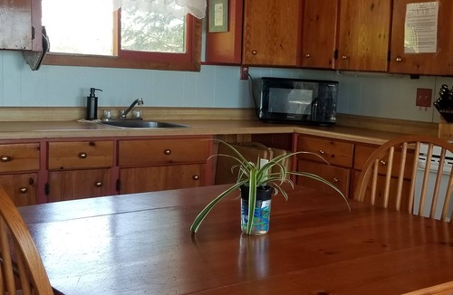 Picton Cottage | WATERFRONT, FREE PONTOON CRUISE WITH WEEKLY RENTAL