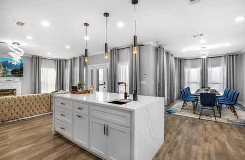 Bacliff House | Waterfront Home w/Views - Hot Tub + Movie Theatre