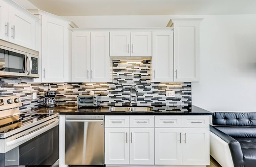 Bacliff House | Waterfront home with enclosed yard, rooftop deck, hot tub, & W/D - dogs OK