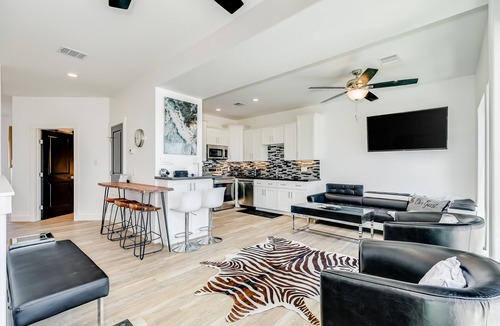 Bacliff House | Waterfront home with enclosed yard, rooftop deck, hot tub, & W/D - dogs OK