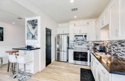 Bacliff House | Waterfront home with enclosed yard, rooftop deck, hot tub, & W/D - dogs OK