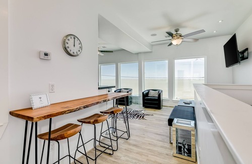 Bacliff House | Waterfront home with enclosed yard, rooftop deck, hot tub, & W/D - dogs OK