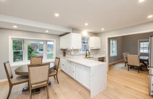 Lake Pocotopaug House | Waterfront Lake House