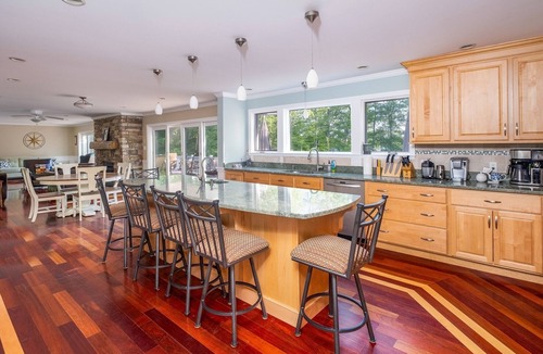 Harrison House | WATERFRONT ON LONG LAKE