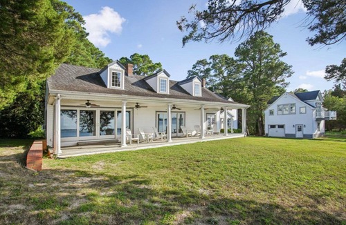 Mount Vernon House | Waterfront Retreat w/Private Beach and Dock