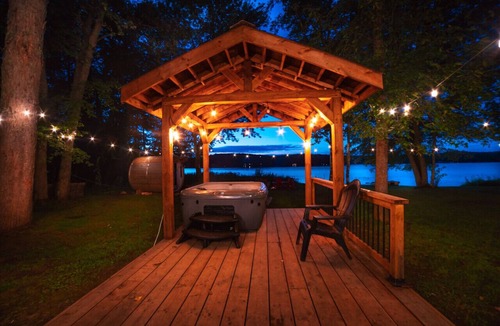 Dysart et al Cottage | Waterfront Sunset* Swimming* Hot Tub* Sauna* Canoe