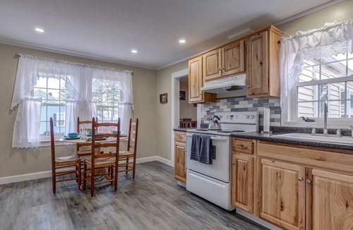Rochester Cottage | Welcome to Stuart Cottage- comfy, clean, and convenient!