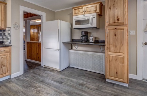 Rochester Cottage | Welcome to Stuart Cottage- comfy, clean, and convenient!