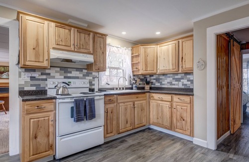 Rochester Cottage | Welcome to Stuart Cottage- comfy, clean, and convenient!