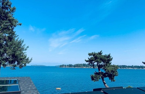 Regional District of Nanaimo Condo | Westcoast paradise beside the sea