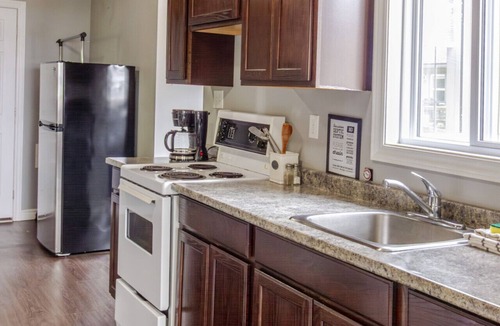 Bloomfield Apartment | Westlake Cottages - Wellington Lodge, right on the lake