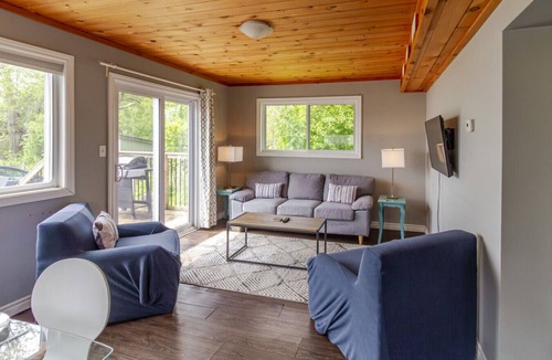 Bloomfield Apartment | Westlake Cottages - Wellington Lodge, right on the lake