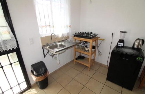 San Miguel de Allende House | White and Yellow Stone en San Miguel