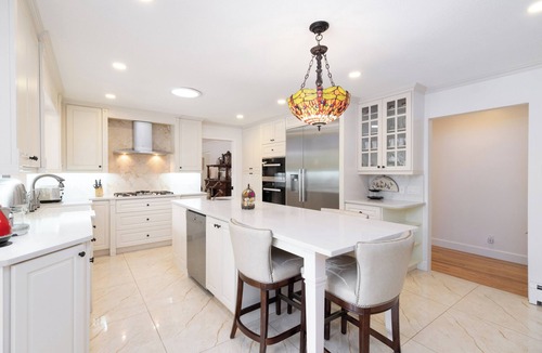 Surrey House | White Rock Luxury Retreat 5BR Surrey Home w/Pool