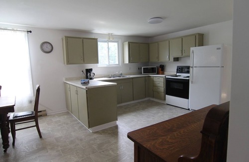 West Lake Cottage | Whole-home 3 minutes from Sand Dunes. Centrally located Beach Getaway.