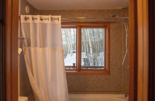Hudson's Hope Cabin | Williston Lake Resort