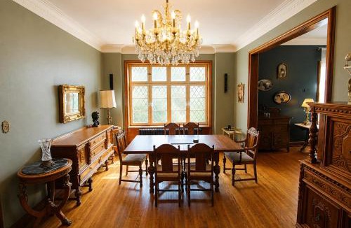Sherbrooke Apartment | Winston Churchill - le charme Tudor au cœur de Sherbrooke
