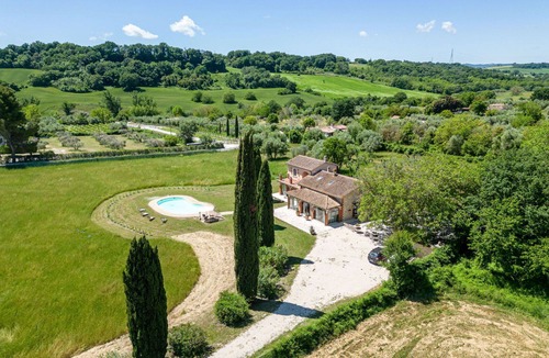 Manciano Villa | Wonderful private villa for 9 people with A/C, private pool, WIFI, patio and pets allowed