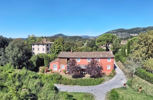 Lucca Villa | Wonderful private villa for 12 people with private pool, A/C, WIFI and TV, close to Lucca