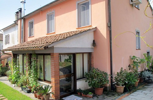 Capannori House | Wonderful villa for 5 guests with WIFI, A/C, private pool, TV and patio