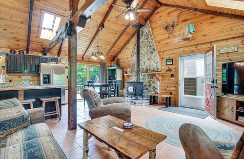 Beaver Cove Cabin | Woodsy Beaver Cove Cabin w/Deck & Fire Pit!