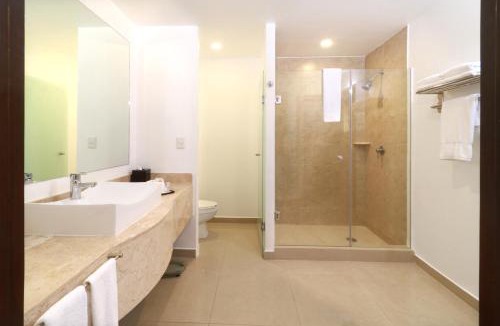 Financial District Hotel | Wyndham Garden Guadalajara Acueducto