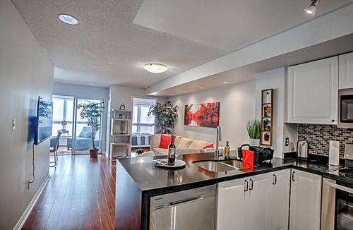 Newtonbrook Apartment | Yonge and Finch/Free Parking and Wifi