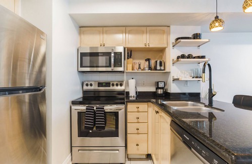 St. Lawrence Hotel | Yonge Harbour 3bed, 2bath Downtown Toronto W/Parking
