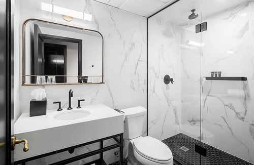 Riverside Hotel | Your Relaxing Getaway Awaits! 3 Comfortable Units, Near Toronto Eaton Centre