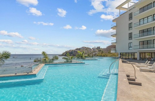 La Cruz de Huanacaxtle Apartment | Zantamar 105C: Beachfront Suite on Groundfloor