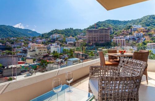 Emiliano Zapata Apartment | Zenith 601, Zona Romantica, 2 Balconies with Incredible Views, Rooftop Pool
