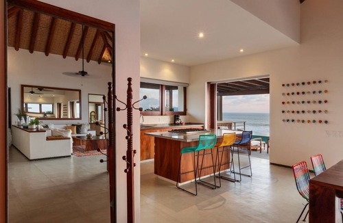 Ixtapa - Zihuatanejo Villa | Zihua Penthouse Beachfront + Sleeps 8