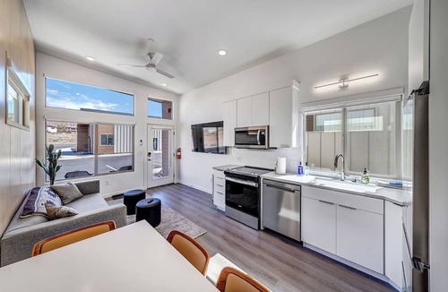 Virgin House | Zion Retreat: Brand New Tiny Home w/King Bed, Full Kitchen & Kids Loft #20