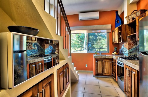 Bucerias House | ZONA DORADA~1 BED/1 1/2 BATH~1 BLOCK to BEACH~FULL KITCHEN~A/C~LAUNDRY~HEAT POOL