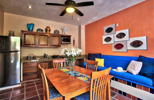 Bucerias House | ZONA DORADA ~ TRES PALMAS 1/Bed1/BATH BlOCK to BEACH