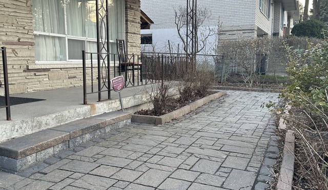 1 Bdr Apartment : TTC/SUBWAY Access