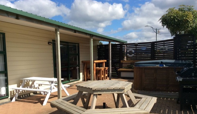 109 Nikau Spa and dog friendly