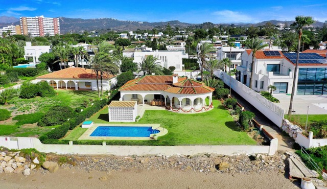 1100 - BEACH FRONT VILLA