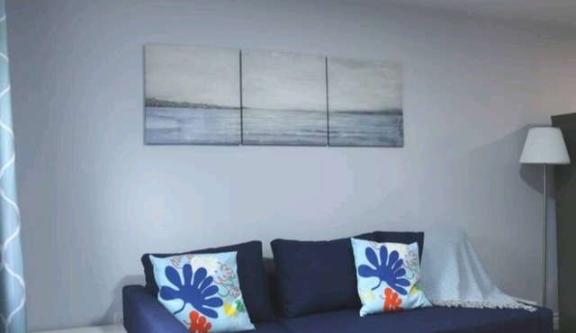 2 beds ,1 bathroom at beautiful area of Clayton Park. Fits 4 persons.