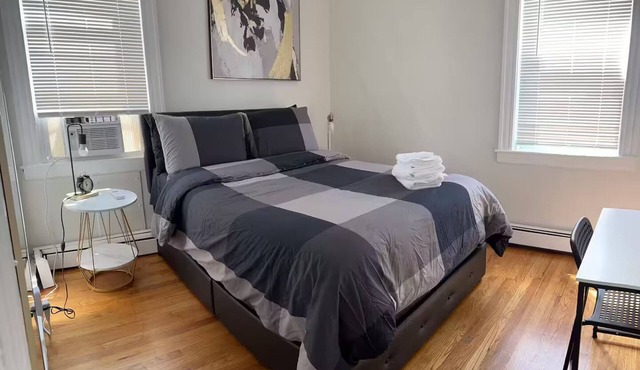 2 BR. Free Parking. 7 min to Federal Hill. APT 2