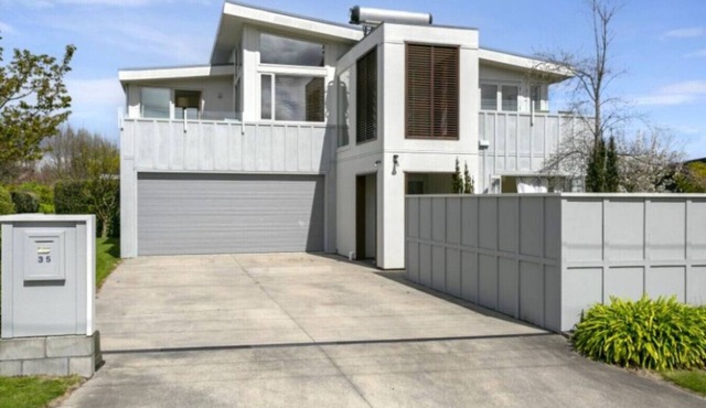 270 Degrees - Modern Home with great views