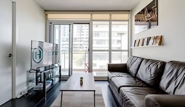 2BD 1 Bath 4 Guests Parking Balcony Near CN Tower Downtown—By Hostia
