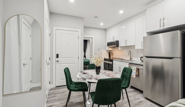 2BR Basement Suite + Sofa Bed | Near Airport