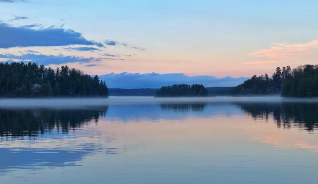 3 BEDROOM LAKE FRONT COTTAGE WITH SPECTACULAR LAKE VIEWS AND SERENE ATMOSPHERE